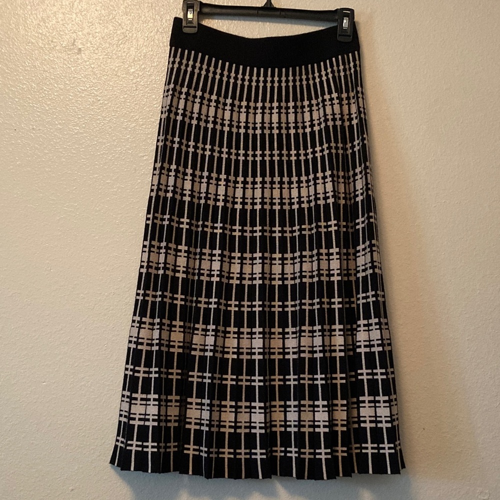 Elegant Black and White Plaid Skirt